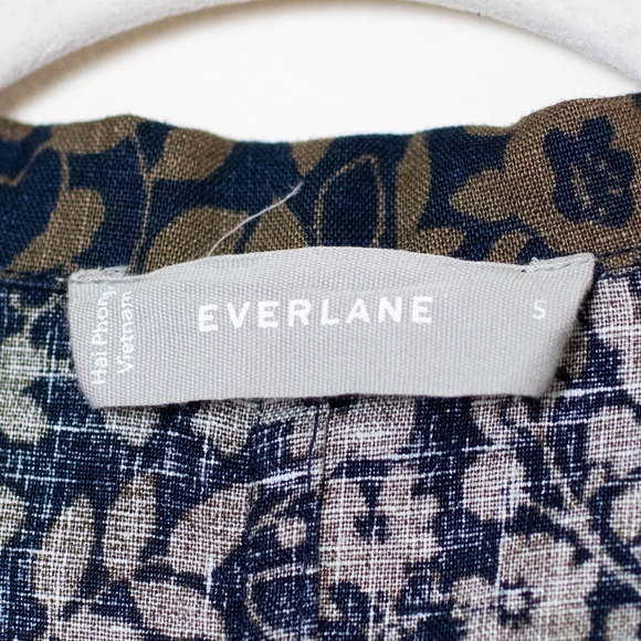 Everlane The Linen Workwear Shirt in Midnight Floral - Picture 4 of 6
